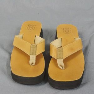 Camel Reef Flip Flip Thongs